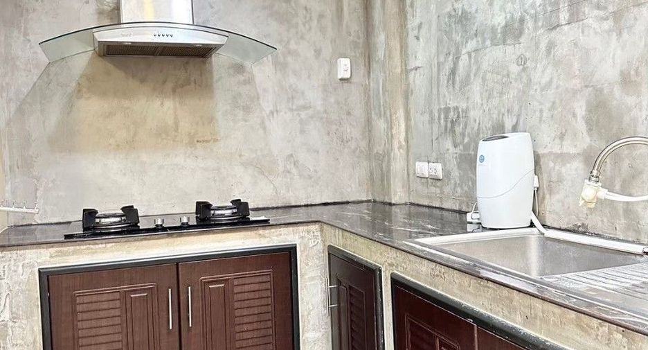 Casa adosada en venta de 4 habitaciones en Saphan Sung, Bangkok