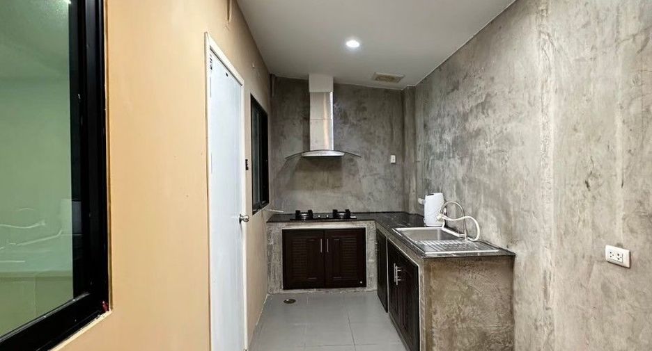 Casa adosada en venta de 4 habitaciones en Saphan Sung, Bangkok