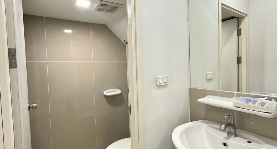 Casa adosada en venta de 4 habitaciones en Saphan Sung, Bangkok