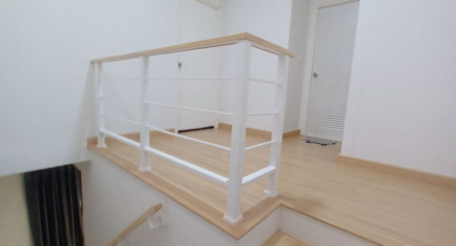 Casa adosada en venta de 4 habitaciones en Saphan Sung, Bangkok