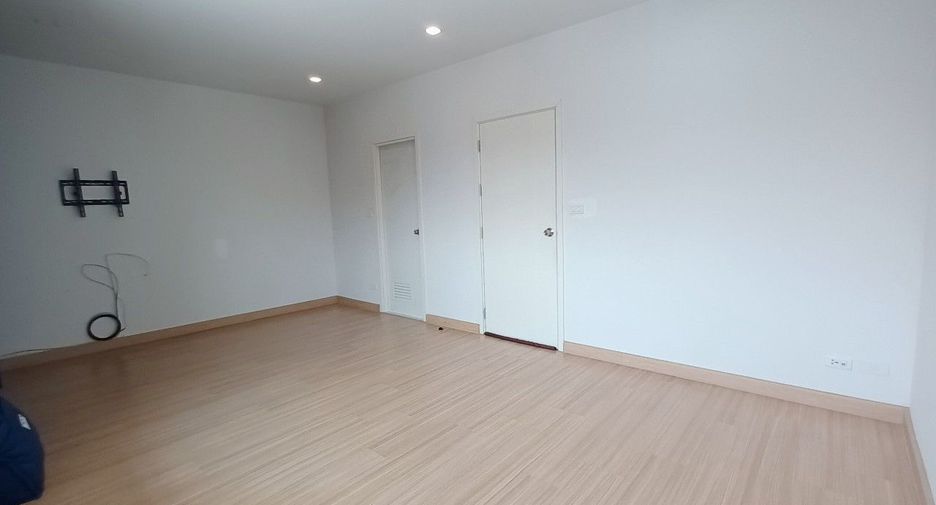 Casa adosada en venta de 4 habitaciones en Saphan Sung, Bangkok