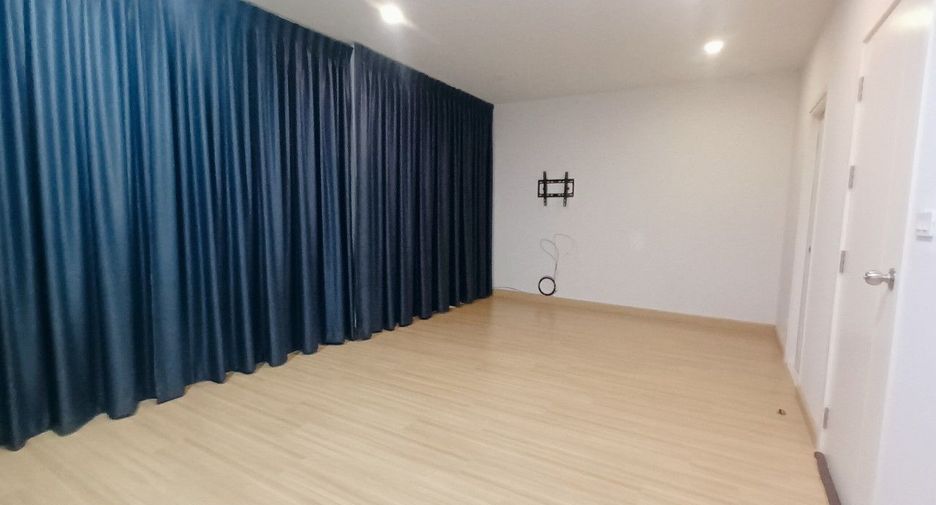 Casa adosada en venta de 4 habitaciones en Saphan Sung, Bangkok
