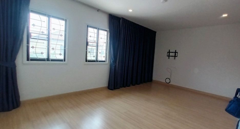 Casa adosada en venta de 4 habitaciones en Saphan Sung, Bangkok