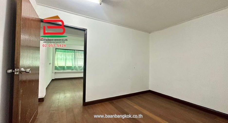 For rent and for sale 4 bedrooms retail Space in Dusit, Bangkok