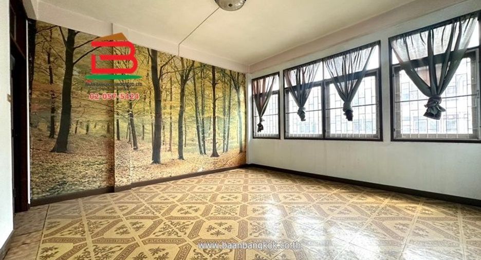 For rent and for sale 4 bedrooms retail Space in Dusit, Bangkok