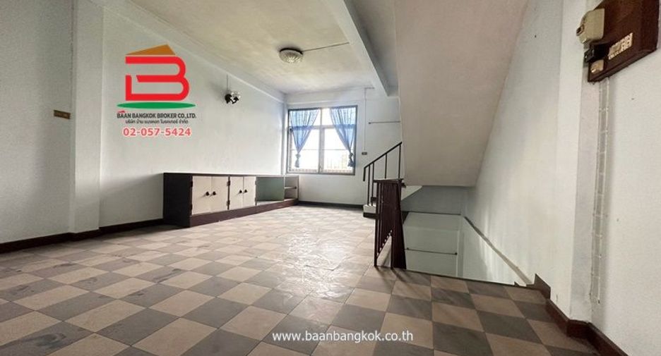 For rent and for sale 4 bedrooms retail Space in Dusit, Bangkok