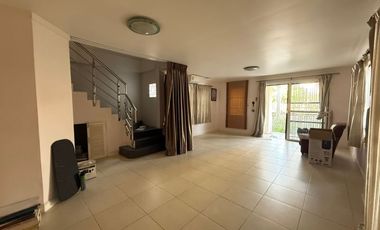 Casa adosada en venta de 3 habitaciones en Si Racha, Chonburi