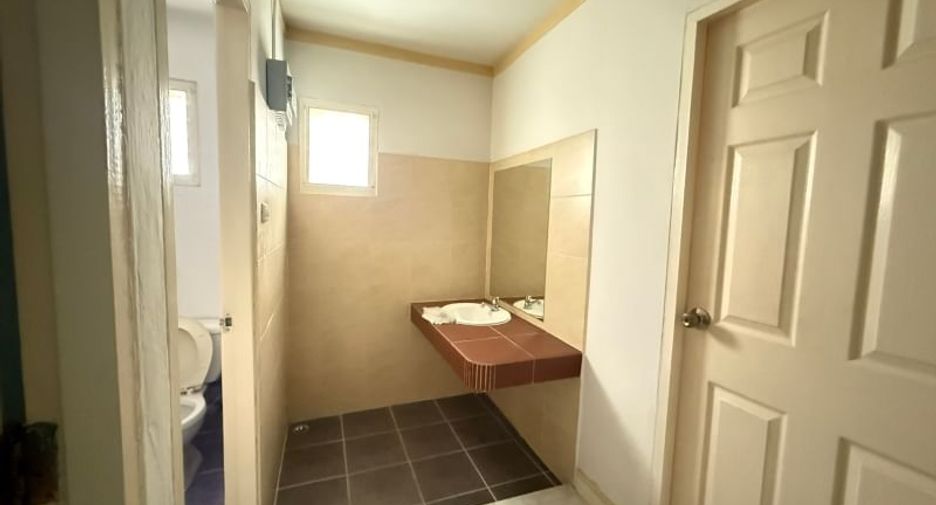 For sale 3 bedrooms townhouse in Si Racha, Chonburi
