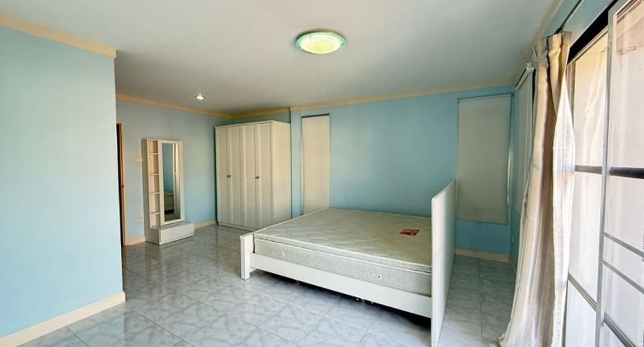 For sale 3 bedrooms townhouse in Si Racha, Chonburi