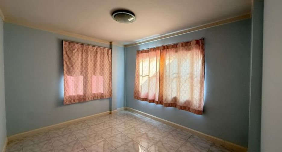 For sale 3 bedrooms townhouse in Si Racha, Chonburi