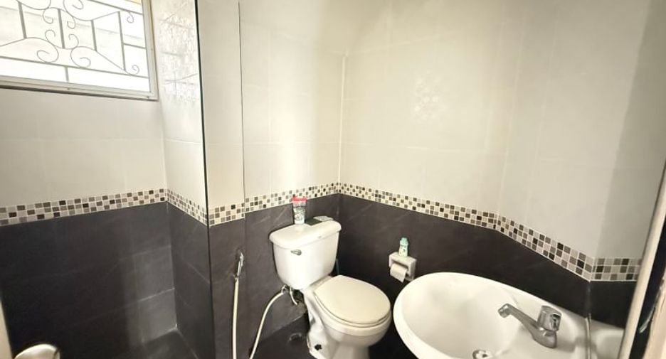 For sale 3 bedrooms townhouse in Si Racha, Chonburi
