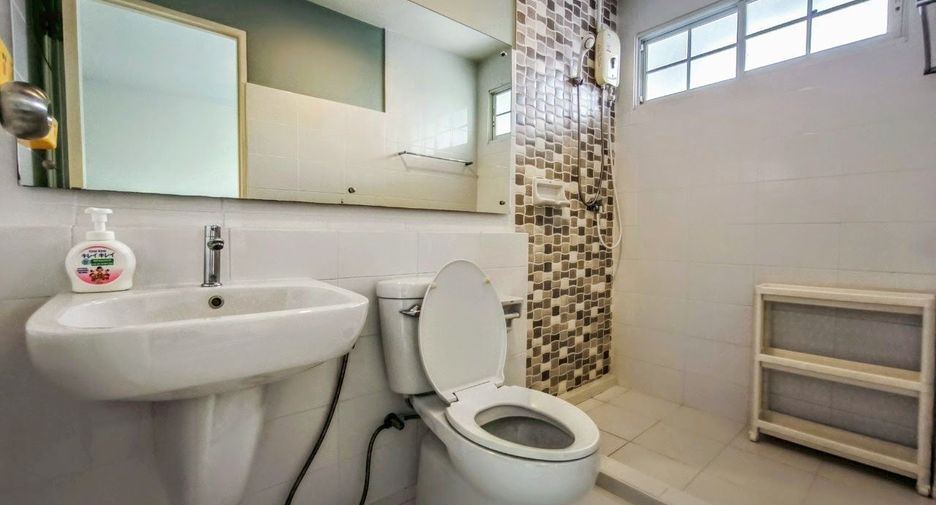 For rent 2 bedrooms townhouse in Bang Phli, Samut Prakan