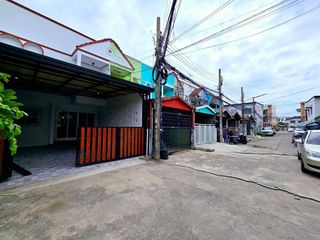For sale 4 bed townhouse in Lat Krabang, Bangkok