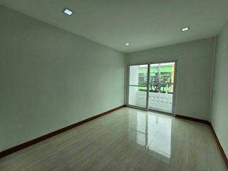 For sale 4 bed townhouse in Lat Krabang, Bangkok