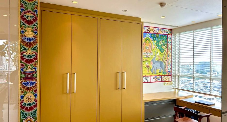For sale 2 bedrooms condo in Khlong San, Bangkok