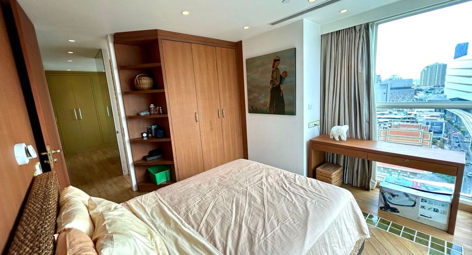 For sale 2 bedrooms condo in Khlong San, Bangkok