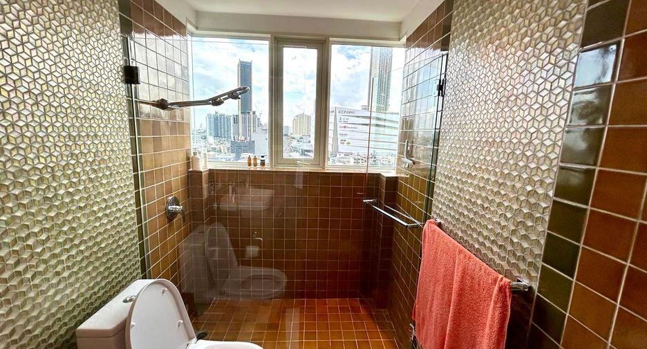For sale 2 bedrooms condo in Khlong San, Bangkok