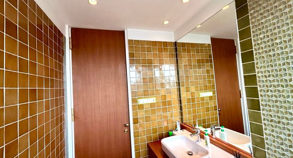 For sale 2 bedrooms condo in Khlong San, Bangkok
