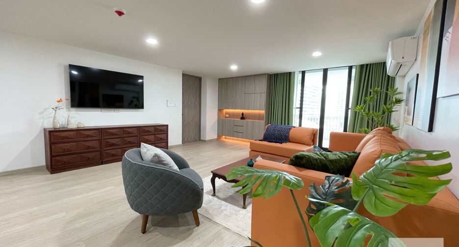 For rent 3 bedrooms condo in Khlong Toei, Bangkok