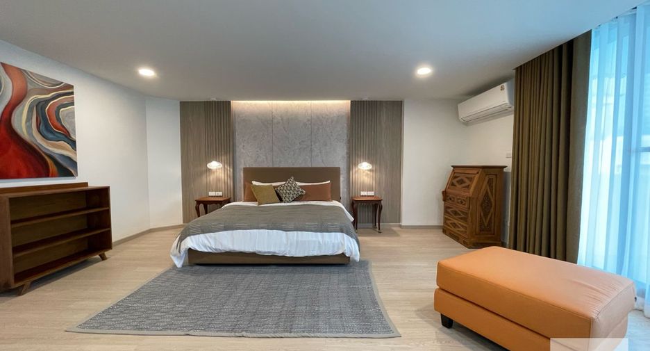 For rent 3 bedrooms condo in Khlong Toei, Bangkok