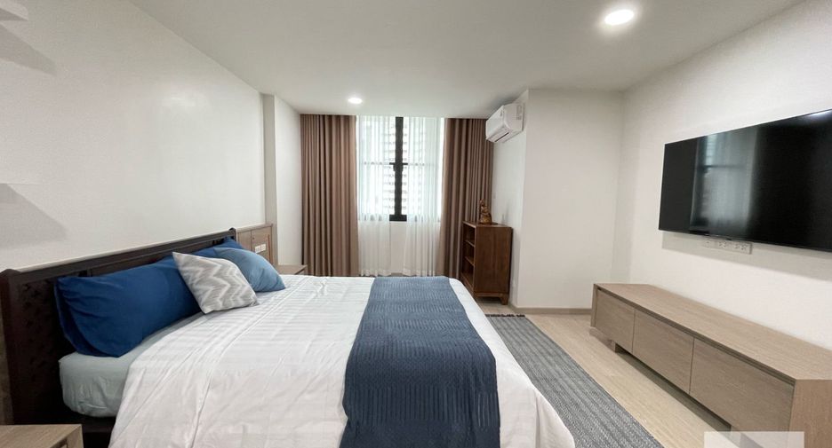For rent 3 bedrooms condo in Khlong Toei, Bangkok