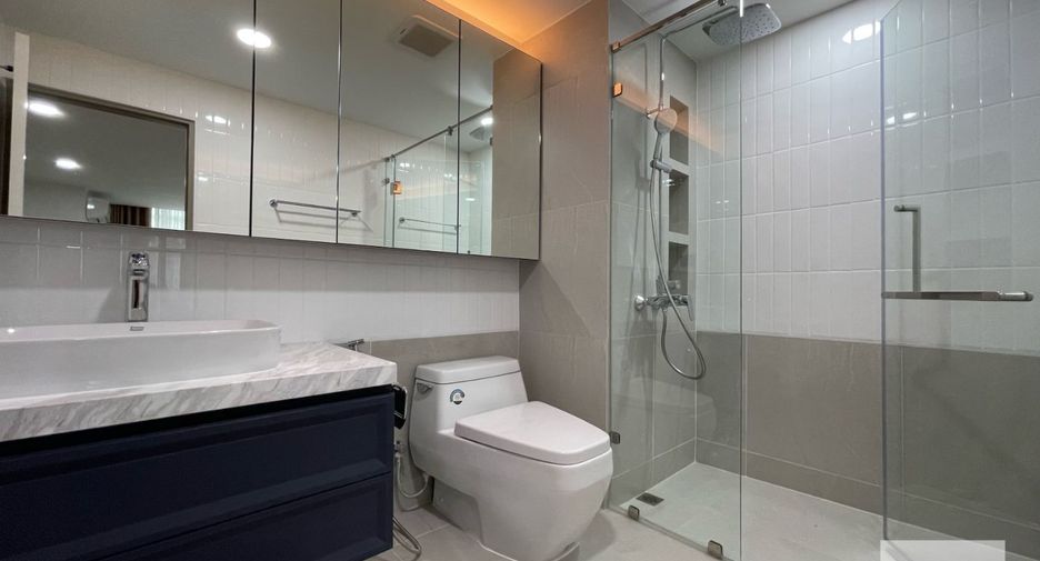 For rent 3 bedrooms condo in Khlong Toei, Bangkok