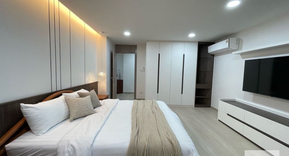 For rent 3 bedrooms condo in Khlong Toei, Bangkok