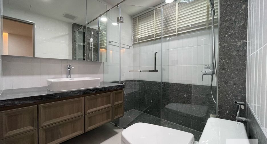 For rent 3 bedrooms condo in Khlong Toei, Bangkok