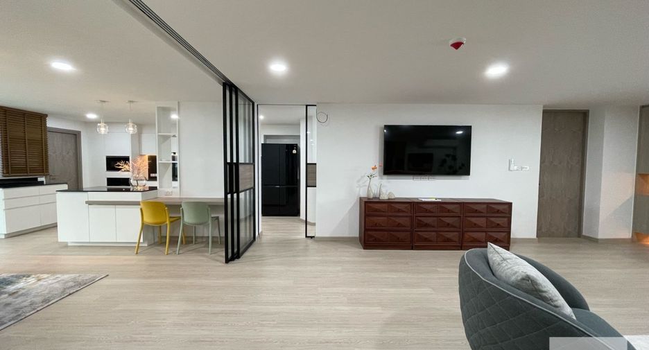 For rent 3 bedrooms condo in Khlong Toei, Bangkok