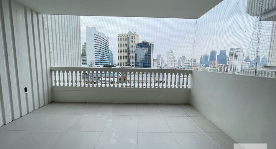 For rent 3 bedrooms condo in Khlong Toei, Bangkok