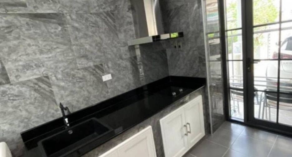 For sale 4 bed house in Mueang Nonthaburi, Nonthaburi