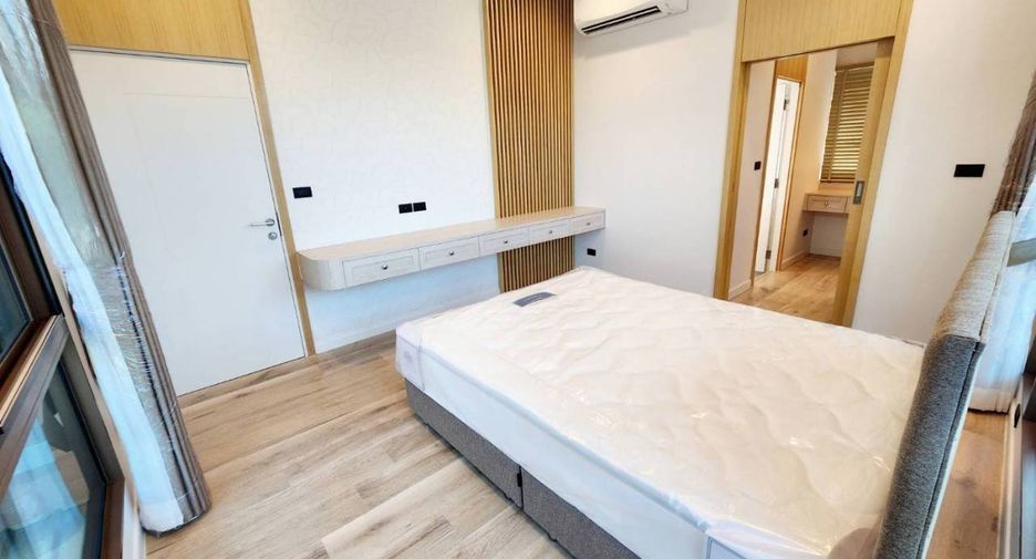 For rent and for sale 4 bedrooms house in Bang Kapi, Bangkok