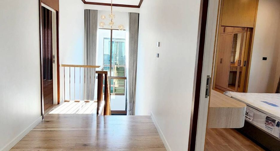 For rent and for sale 4 bedrooms house in Bang Kapi, Bangkok