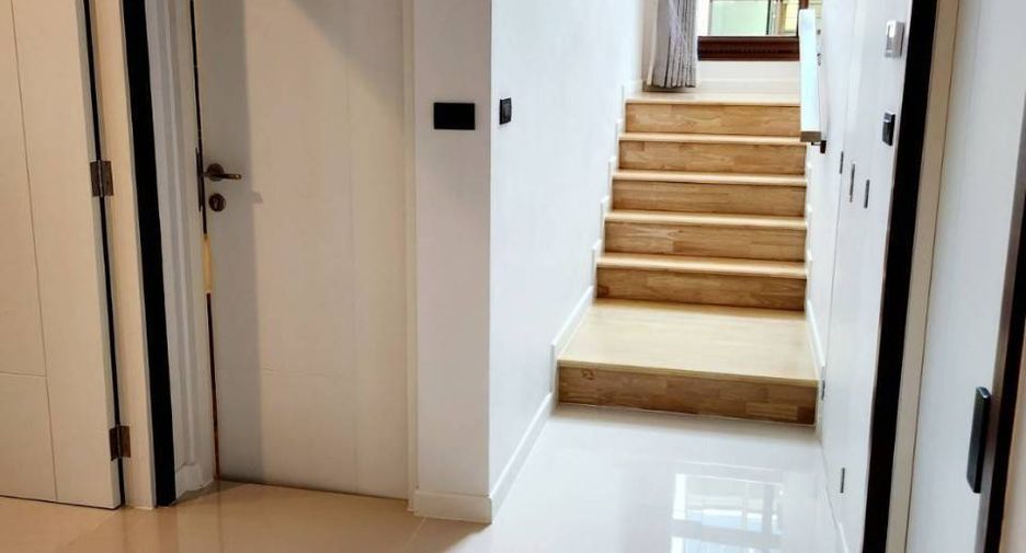 For rent and for sale 4 bedrooms house in Bang Kapi, Bangkok