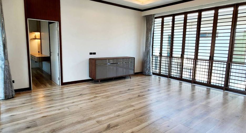 For rent and for sale 4 bedrooms house in Bang Kapi, Bangkok