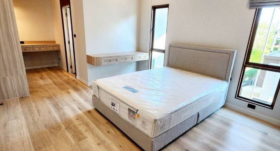 For rent and for sale 4 bedrooms house in Bang Kapi, Bangkok