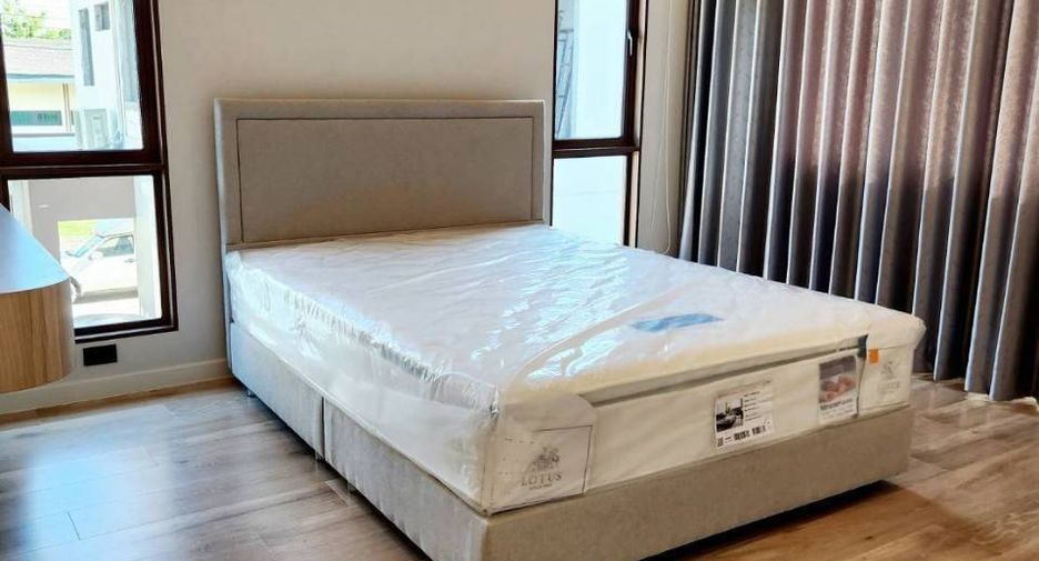 For rent and for sale 4 bedrooms house in Bang Kapi, Bangkok