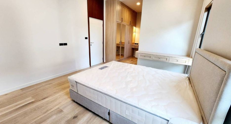 For rent and for sale 4 bedrooms house in Bang Kapi, Bangkok