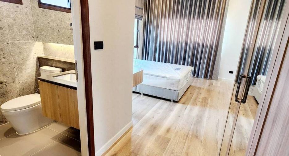 For rent and for sale 4 bedrooms house in Bang Kapi, Bangkok