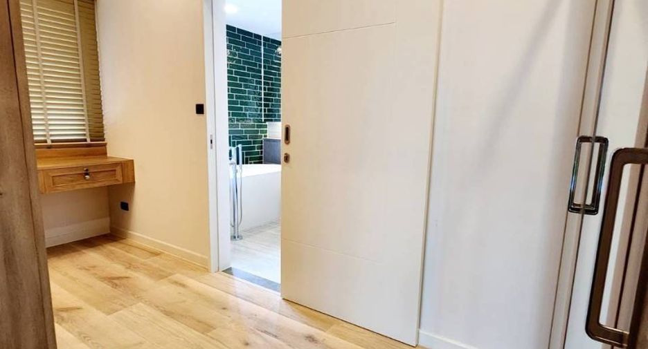 For rent and for sale 4 bedrooms house in Bang Kapi, Bangkok