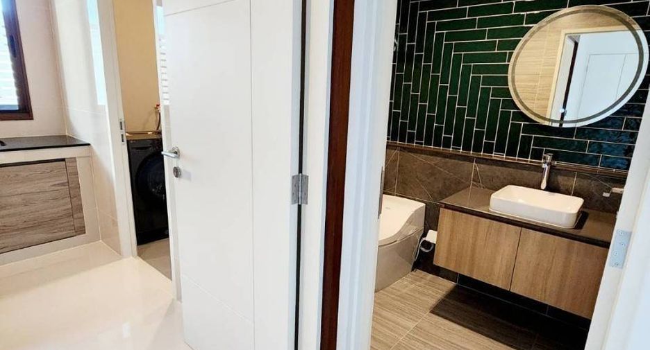 For rent and for sale 4 bedrooms house in Bang Kapi, Bangkok
