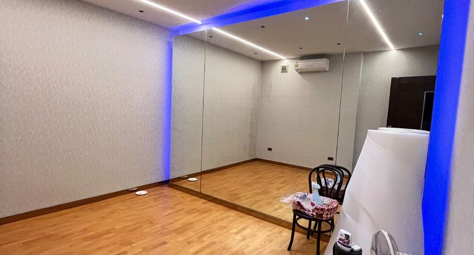 For sale 4 bedrooms house in Pak Kret, Nonthaburi