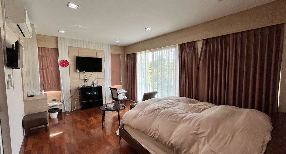 For sale 4 bedrooms house in Pak Kret, Nonthaburi