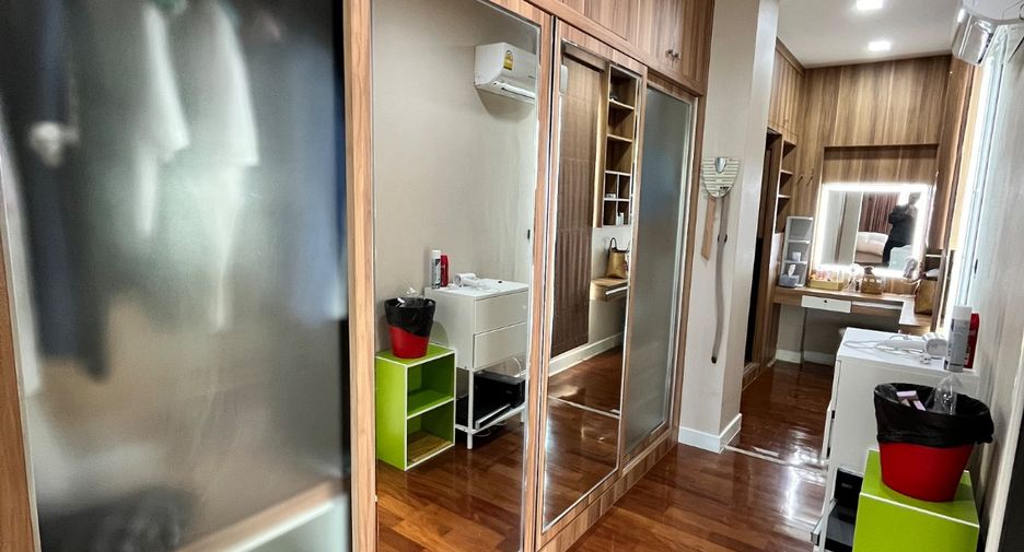 For sale 4 bedrooms house in Pak Kret, Nonthaburi
