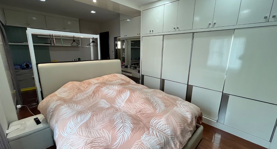 For sale 4 bedrooms house in Pak Kret, Nonthaburi