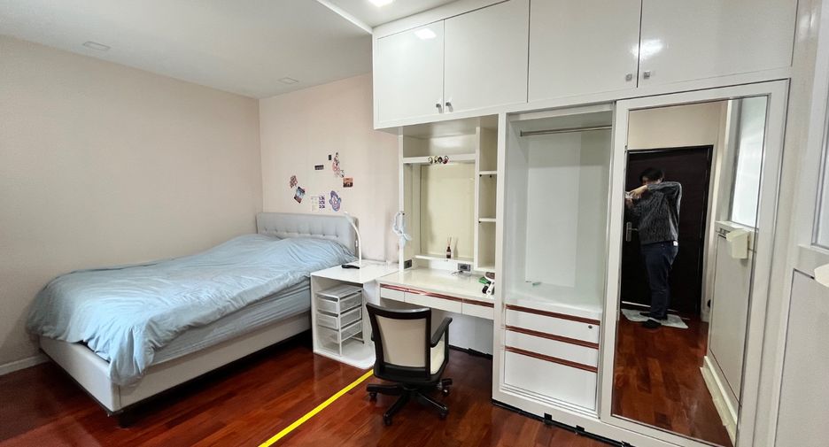 For sale 4 bedrooms house in Pak Kret, Nonthaburi