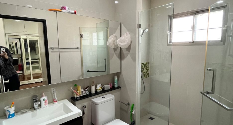 For sale 4 bedrooms house in Pak Kret, Nonthaburi