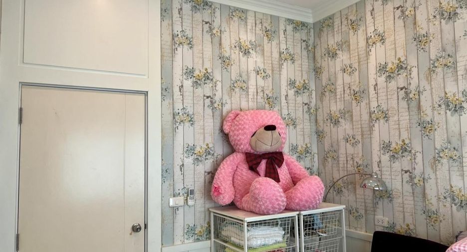 For rent 4 bedrooms townhouse in Bang Phli, Samut Prakan
