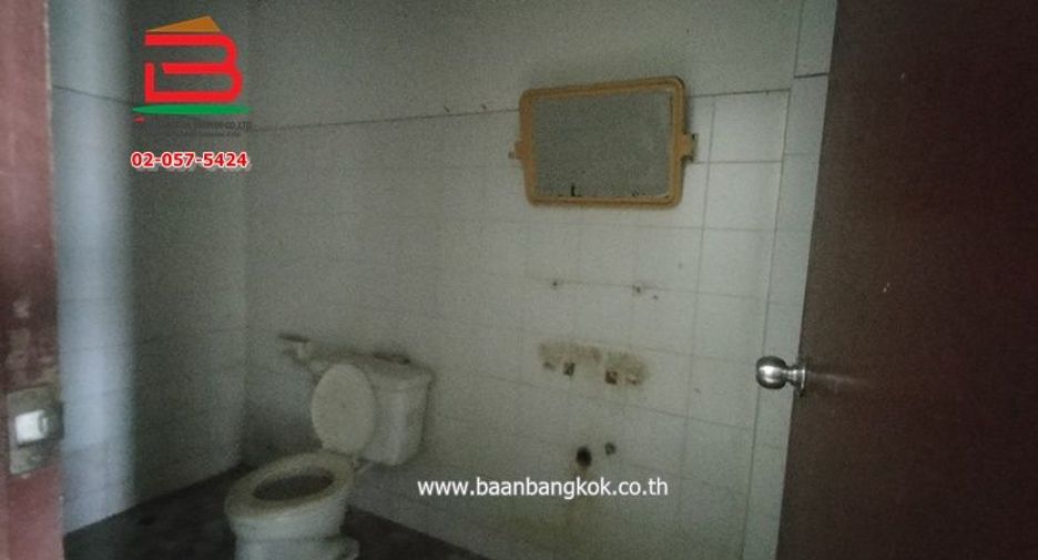 Local comercial en venta de 2 habitaciones en Sai Mai, Bangkok