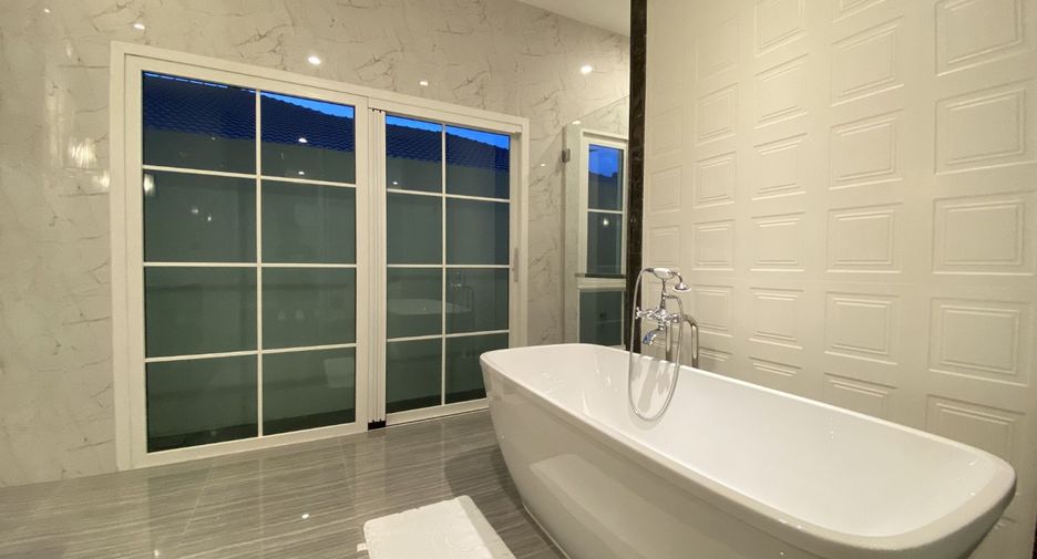 For rent 4 bedrooms house in Bang Phli, Samut Prakan
